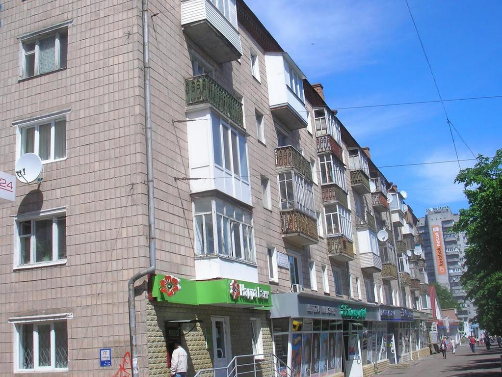 Roses Apartment In The City Center Chernihiv Bagian luar foto