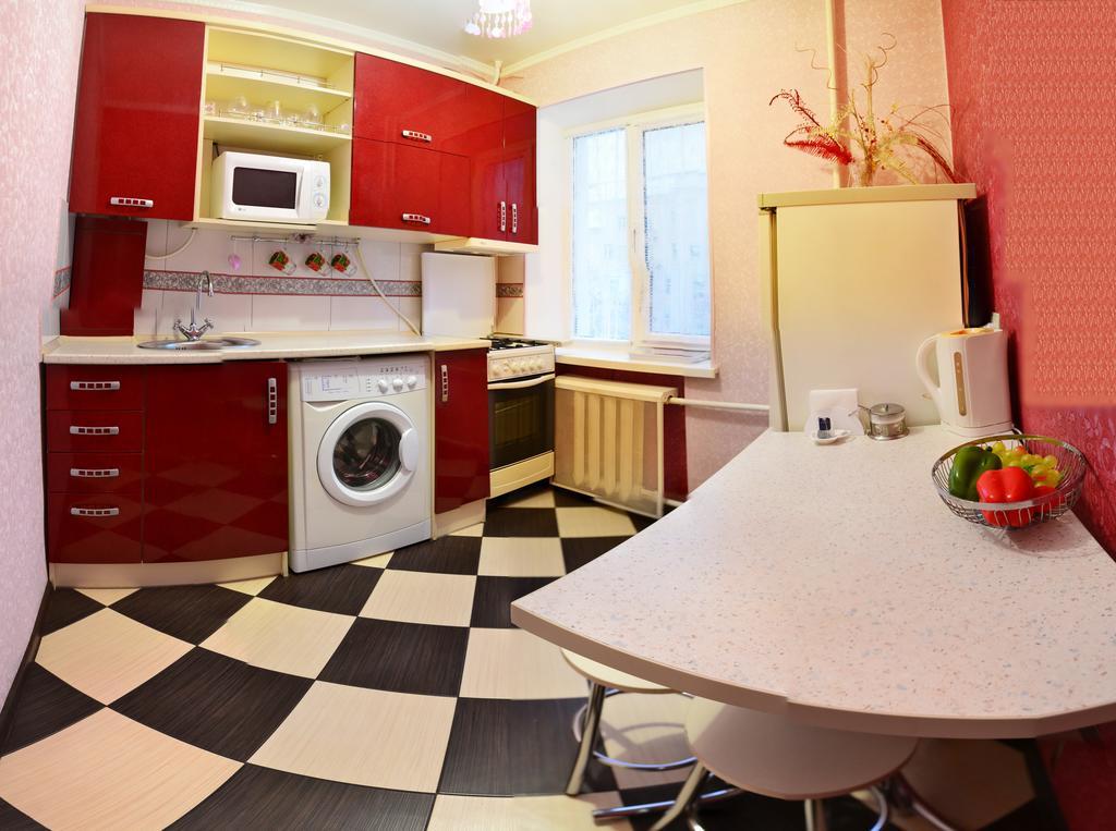 Roses Apartment In The City Center Chernihiv Ruang foto