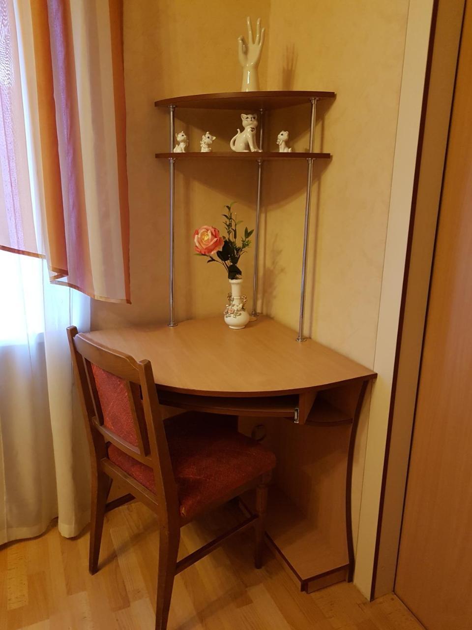 Roses Apartment In The City Center Chernihiv Bagian luar foto